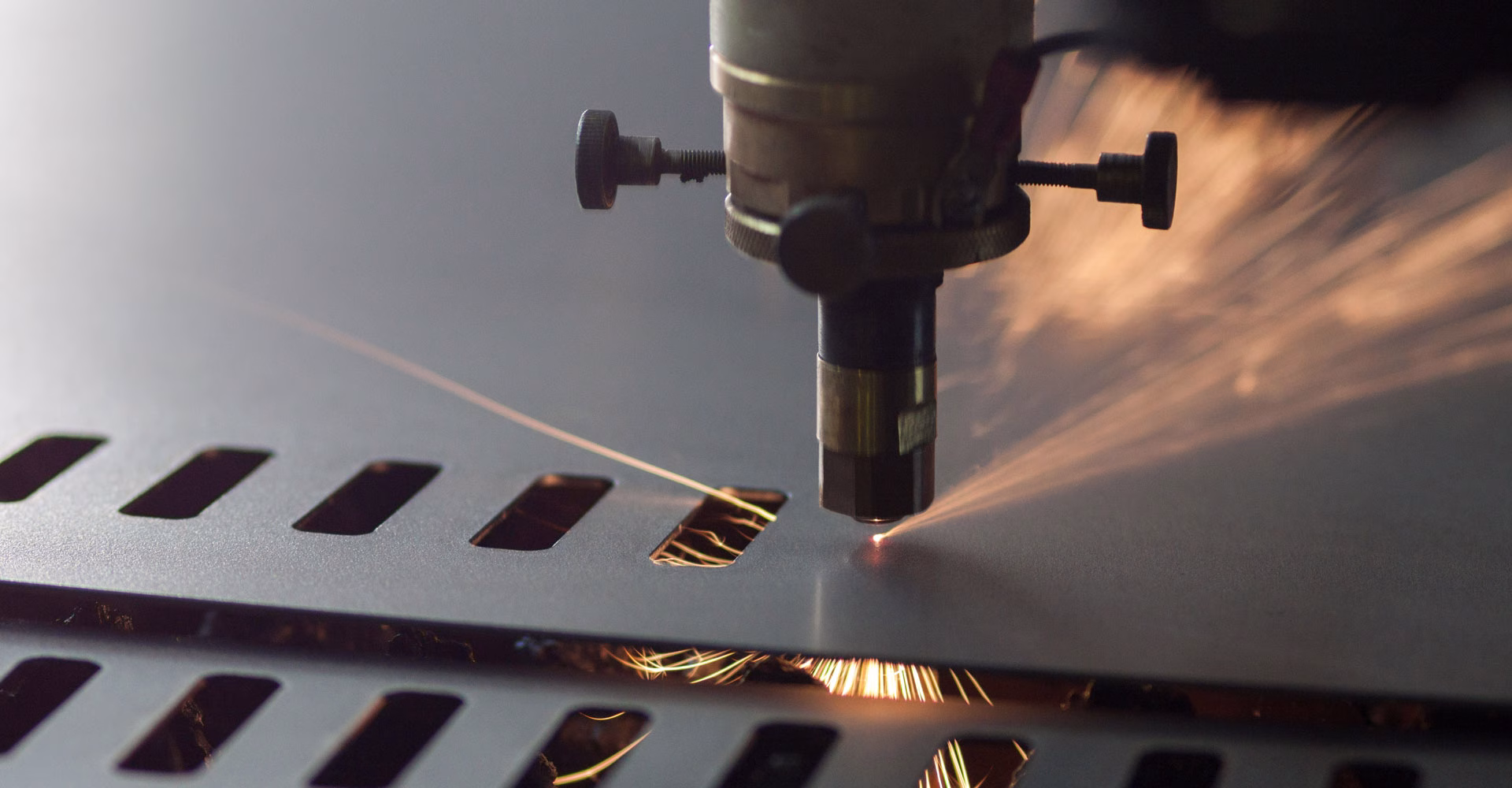 Sicurezza laser: classificazione, rischi e certificazione per macchine e impianti